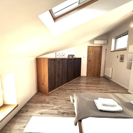 Old Town -bosacka 2 Bedrooms B43 아파트 크라쿠프